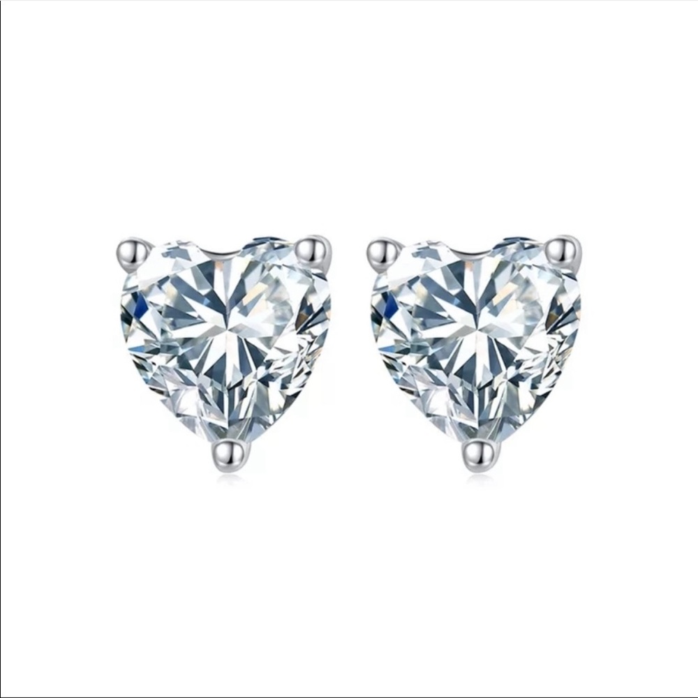 New 925 Silver Beautiful Mini Hearts Diamond Earrings